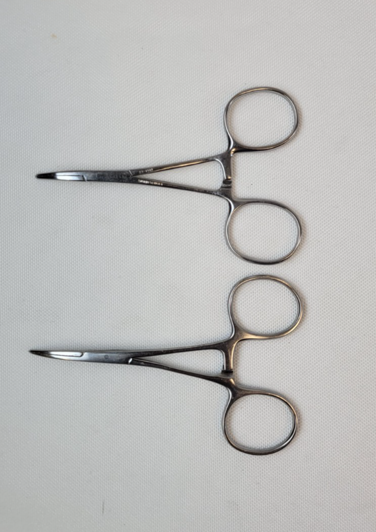 Set of 2 Codman/Padgett Mosquito Hemostatic Forceps, Curved Tips, Serrated, 4"