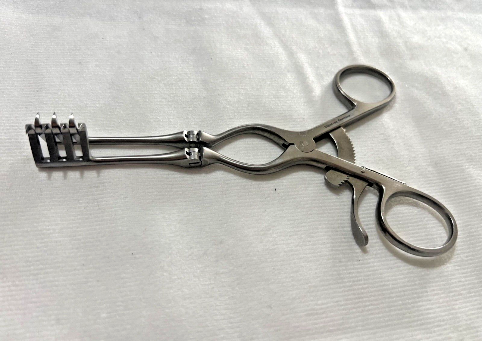 Boss 18-3075 Weitlaner Retractor w/ Hinged Arms 3x4 Sharp Prongs 6-1/2" Length
