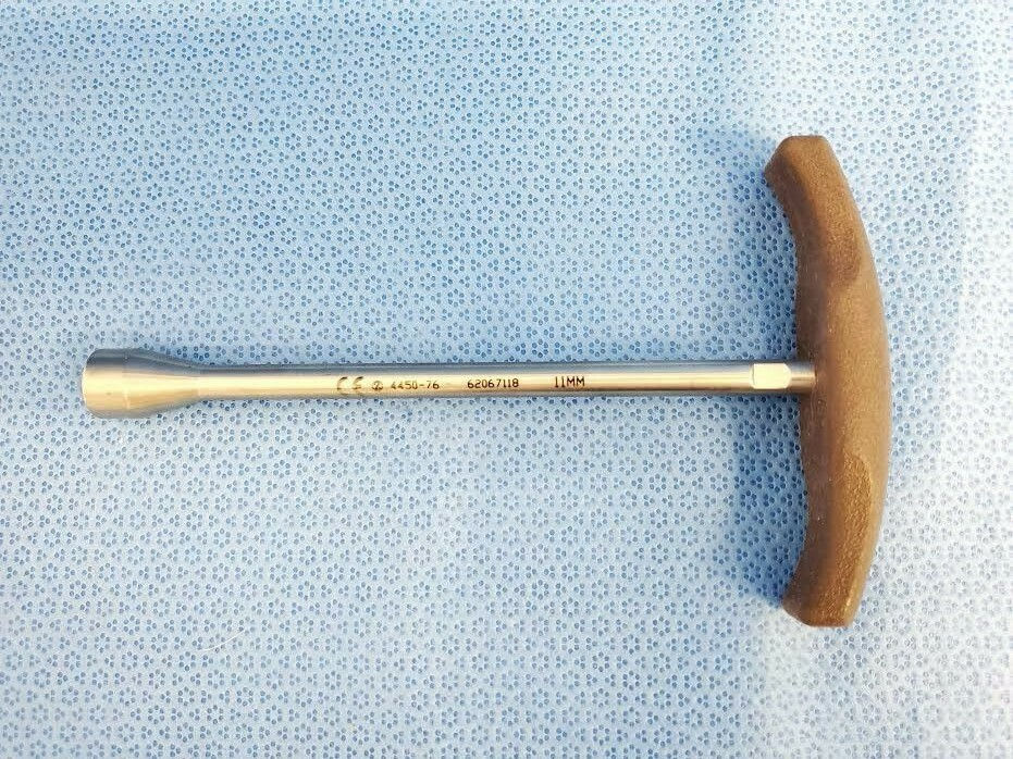Zimmer 4450-76 T Handle 11mm Socket Wrench Surgical Orthopedics