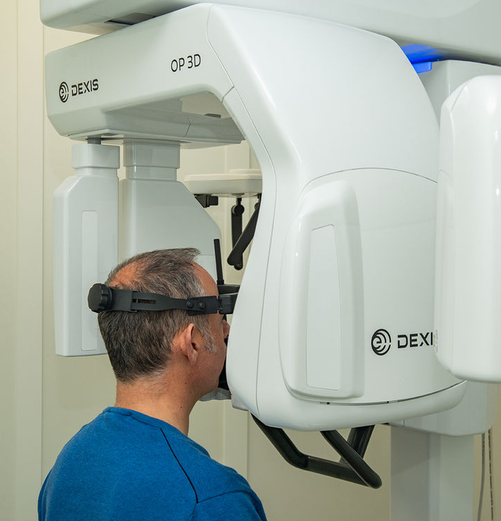 Digitalización odontológica y precisión instrumental en Almería. Tratamientos de rayos X en dientes, diagnóstico odontológico de tecnología en dientes y muelas.
