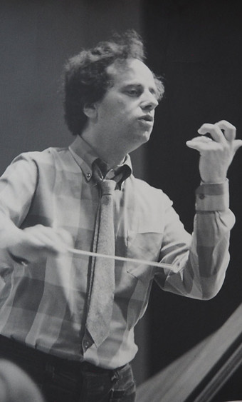 1975 Janos Tamas beim Dirigieren