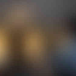 Tanzaufführung der Kinder im Kostüm vor Publikum