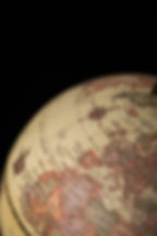 Thumbnail: Globo Terrestre Decorativo em Madeira
