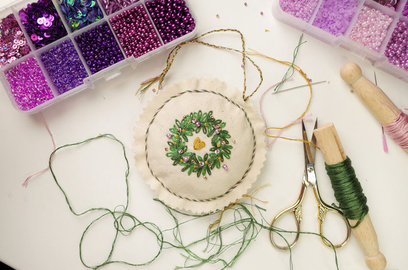 Motif à broder Couronne de Noel