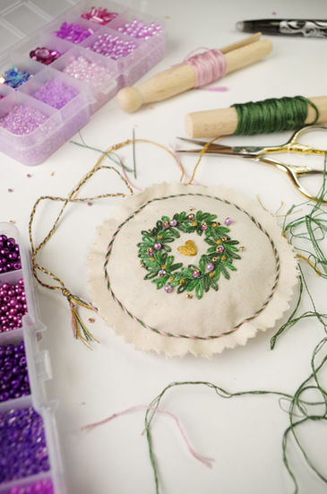 Motif à broder Couronne de Noel