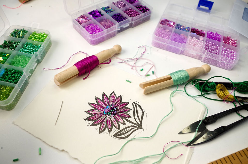LINOGRAVURE ET BRODERIE