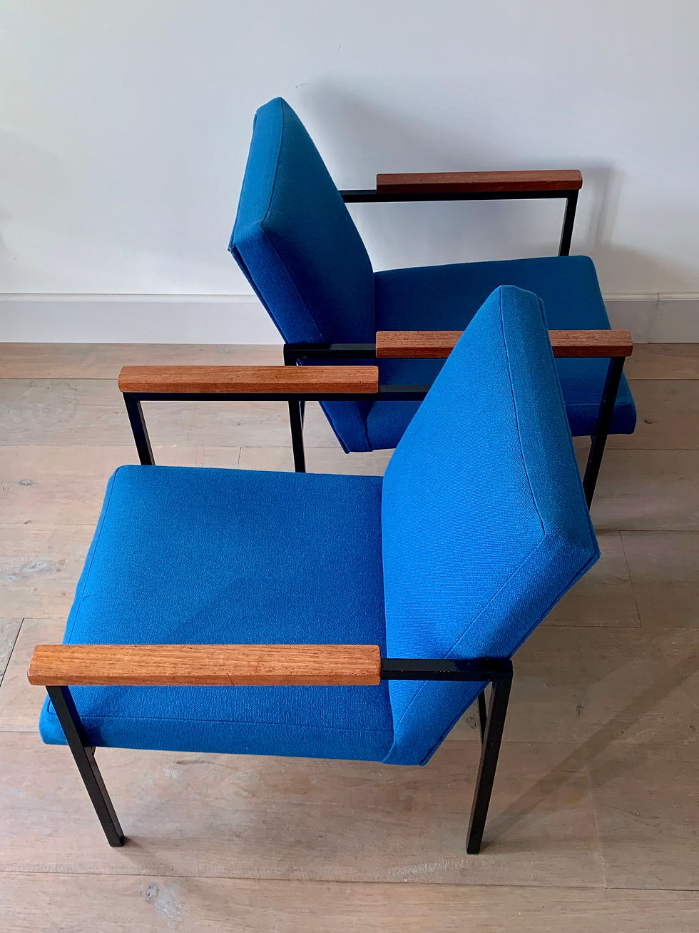 Thumbnail: Pair of arm chairs SZ30 by Hein Stolle for 't Spectrum, 1960