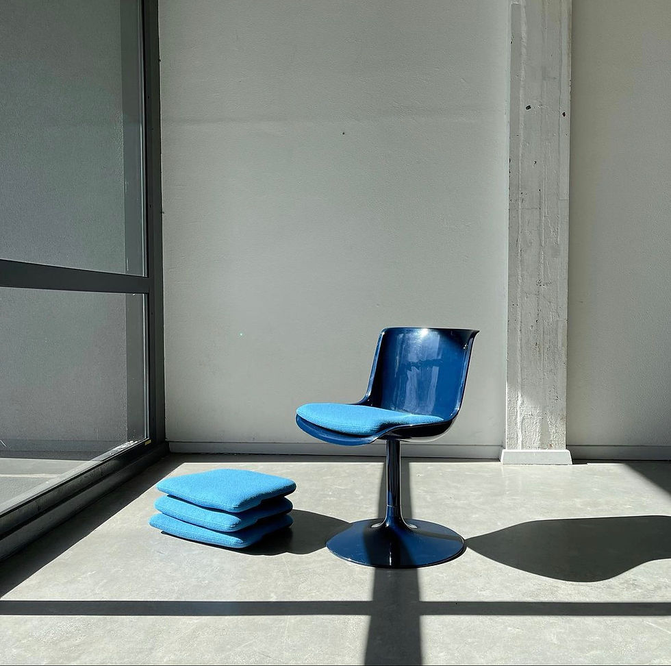Thumbnail: Set of four tulip swivel dining chairs, 1970