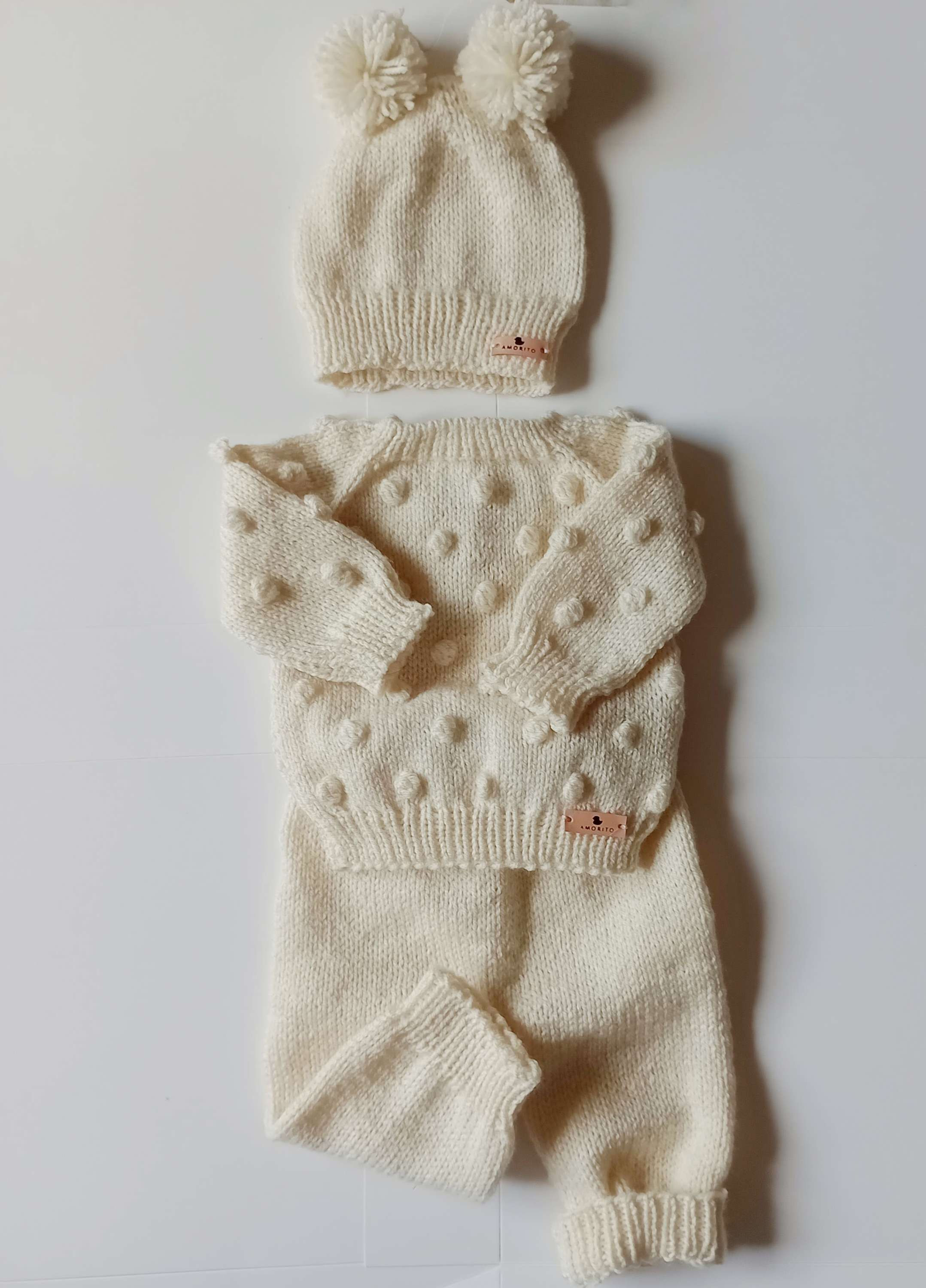 Set tejido a mano bodoques + capota oso