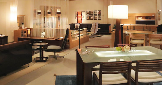 Sing2024年5月号 今月のコラム「わたしの会議所活用法」画像【藤原木工】ショールーム内.jpg