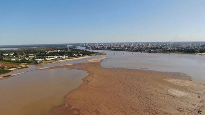 Bajante en Paraguay: los buques cargan solo el 35 % de la capacidad