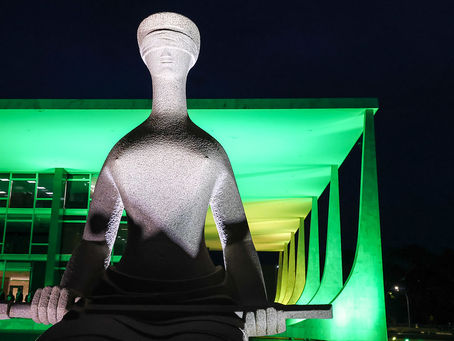 Seja aqui ou acolá, nada parece mudar: Supremas cortes agem como foco central no futuro dos direitos LGBTQ+