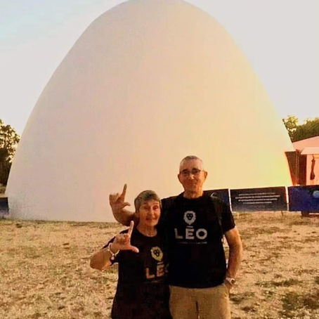 LÉO AROUND THE WORLD dans les étoiles 🌟