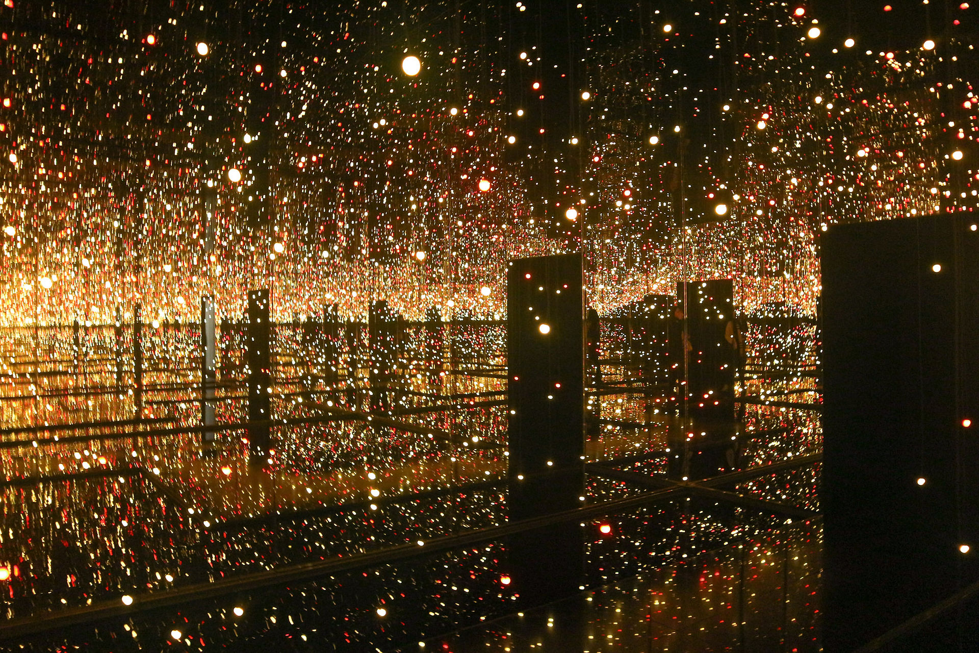 Yayoi Kusama: Infinity Mirror Rooms – Filled with the Brilliance of Life