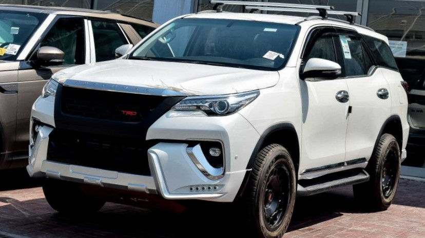 2019 Toyota Fortuner TRD V6 4