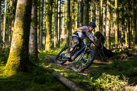 VTT electrique sportif moteur puissant bosch moteur pedalier velo sportif velo montagne vttae