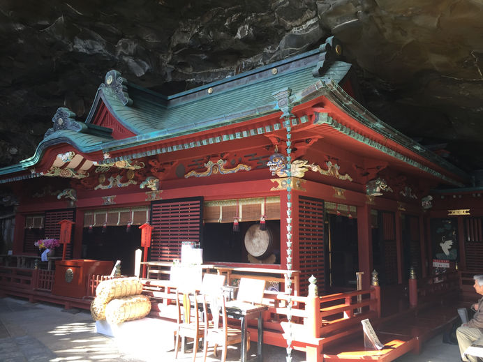 懸崖洞窟中的“鵜戸神宮(udojingu)”