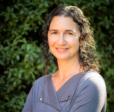 Mneesha Gellman, side shot, elbows cut.jpeg