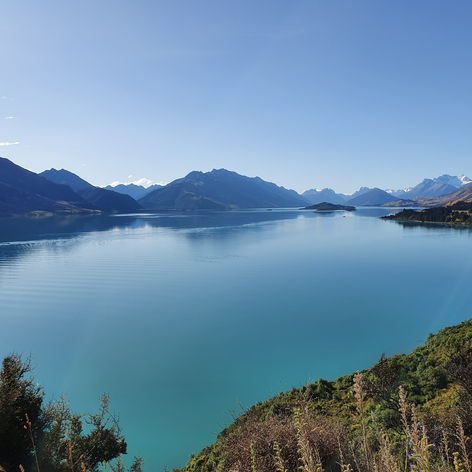 Chauffeur NZ Lake Wakatipu road to Glenorchy
