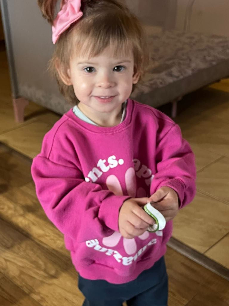 CF Vests Worldwide donated a Second-Generation Hill Rom Cystic Fibrosis vest garment to Julia in #krakow #poland.
