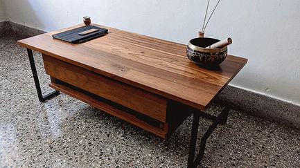 Float - A multi-functional low desk 