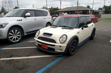 mini cooper with newly installed glass