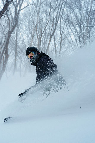 Snowboading powder in Madarao