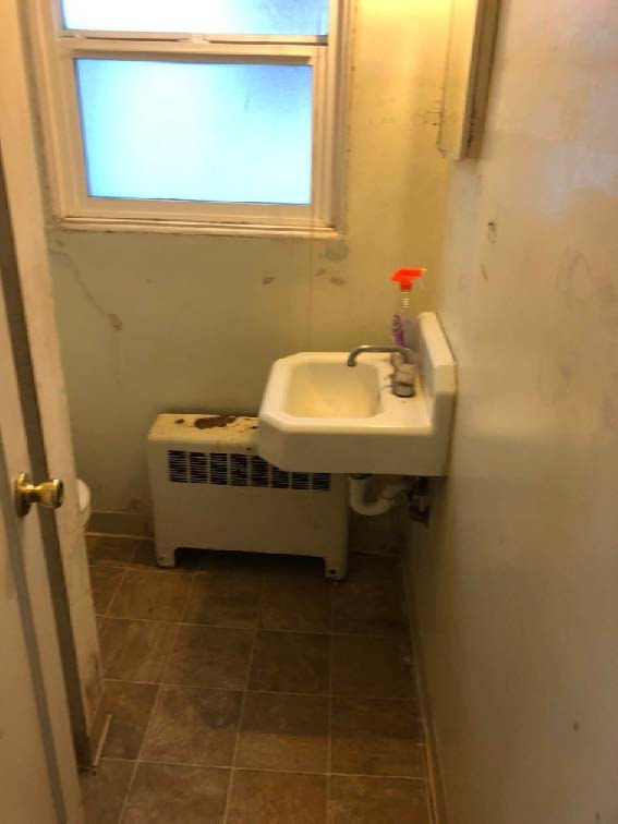 Pasco 9 unit multifamily bathroom