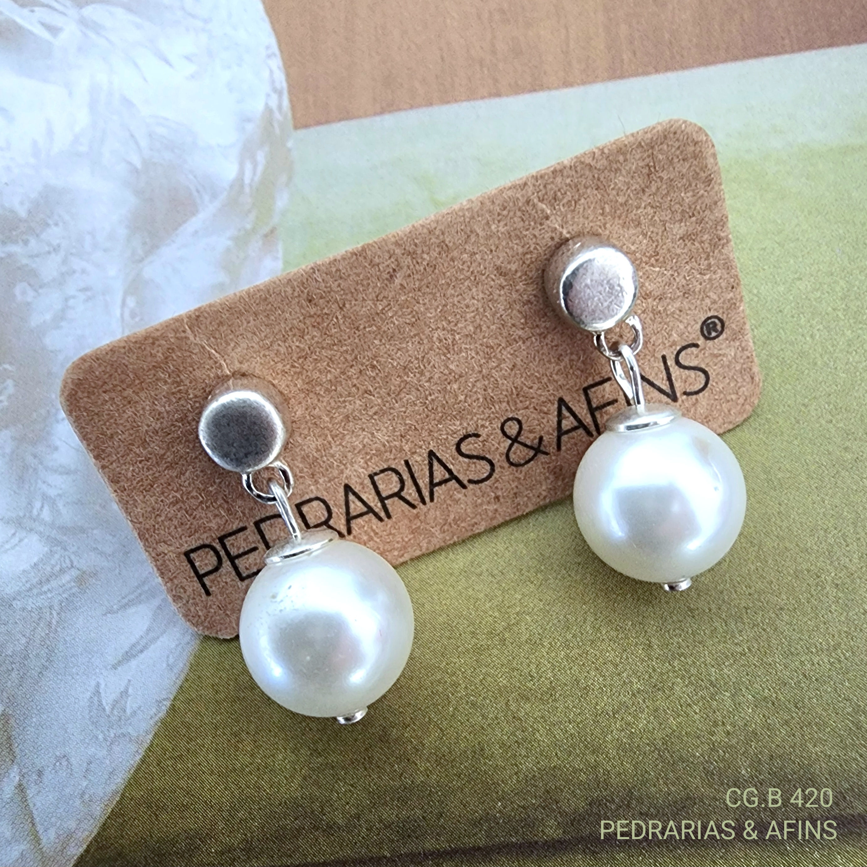 CG.B 420 - Brincos em Pérola shell