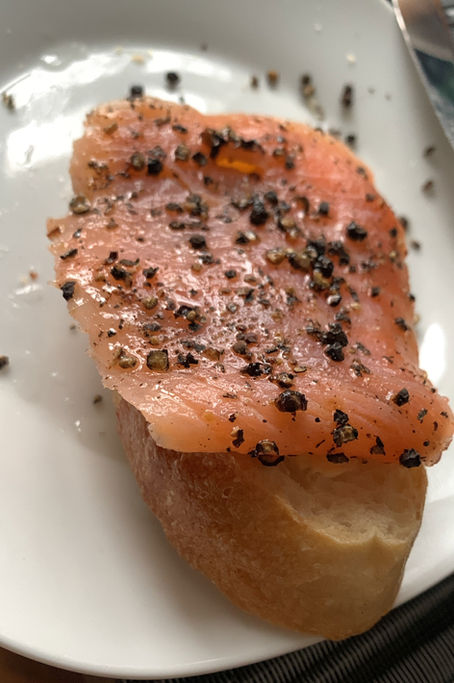 Ein leckeres Räucherlachs Häppchen