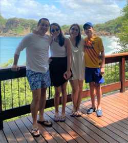 Sra. Maria Gabriela Avilés, Sr. Gabriel Escobar & Fam.