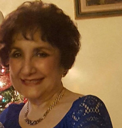 Sra. Sylvia Ramírez de Levy