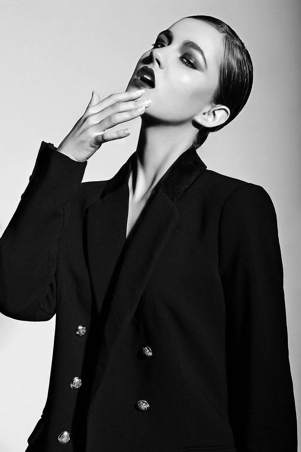 high-fashion-look-glamor-closeup-portrait-beautiful-sexy-stylish-caucasian-young-woman-mod