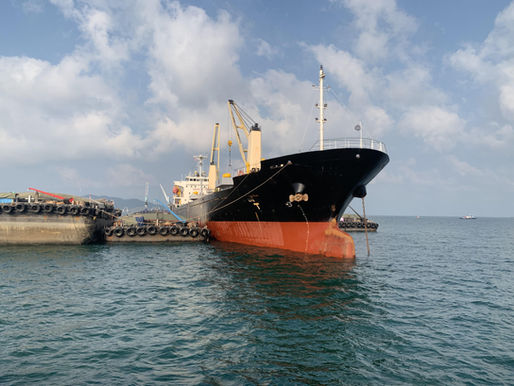Hull cleaning and propeller polishing service for commercial vessel in Thailand port