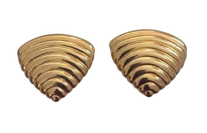 1980s Pierre Balmain Massive Shell/Beehive Gold Gilt Clip Earrings Signed