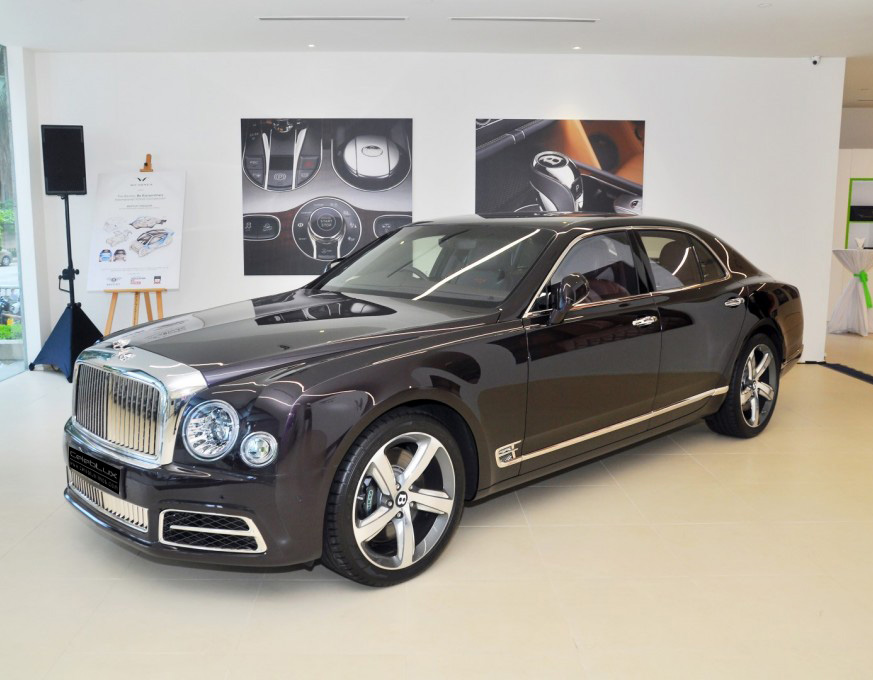 Reserve Our Exotic Bentley Mulsanne | CelebLux Limos Chicago