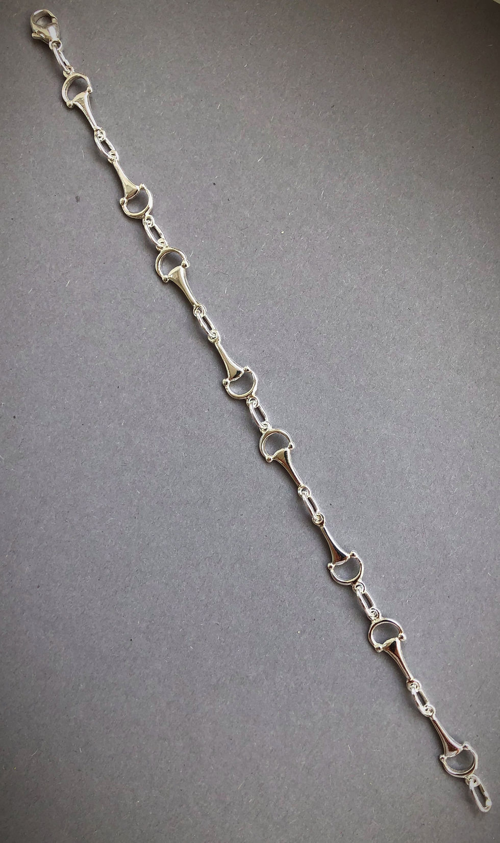 Miniaturbild: Refined silver bracelet with snaffles