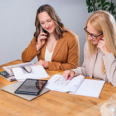 Immobilienmakler Lisa Drexler und Susanne Michel.jpg