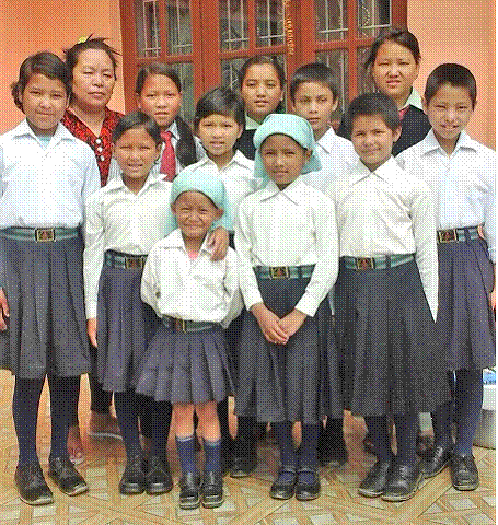 ATENCIÓN Y EDUCACIÓN NIÑAS NEPAL