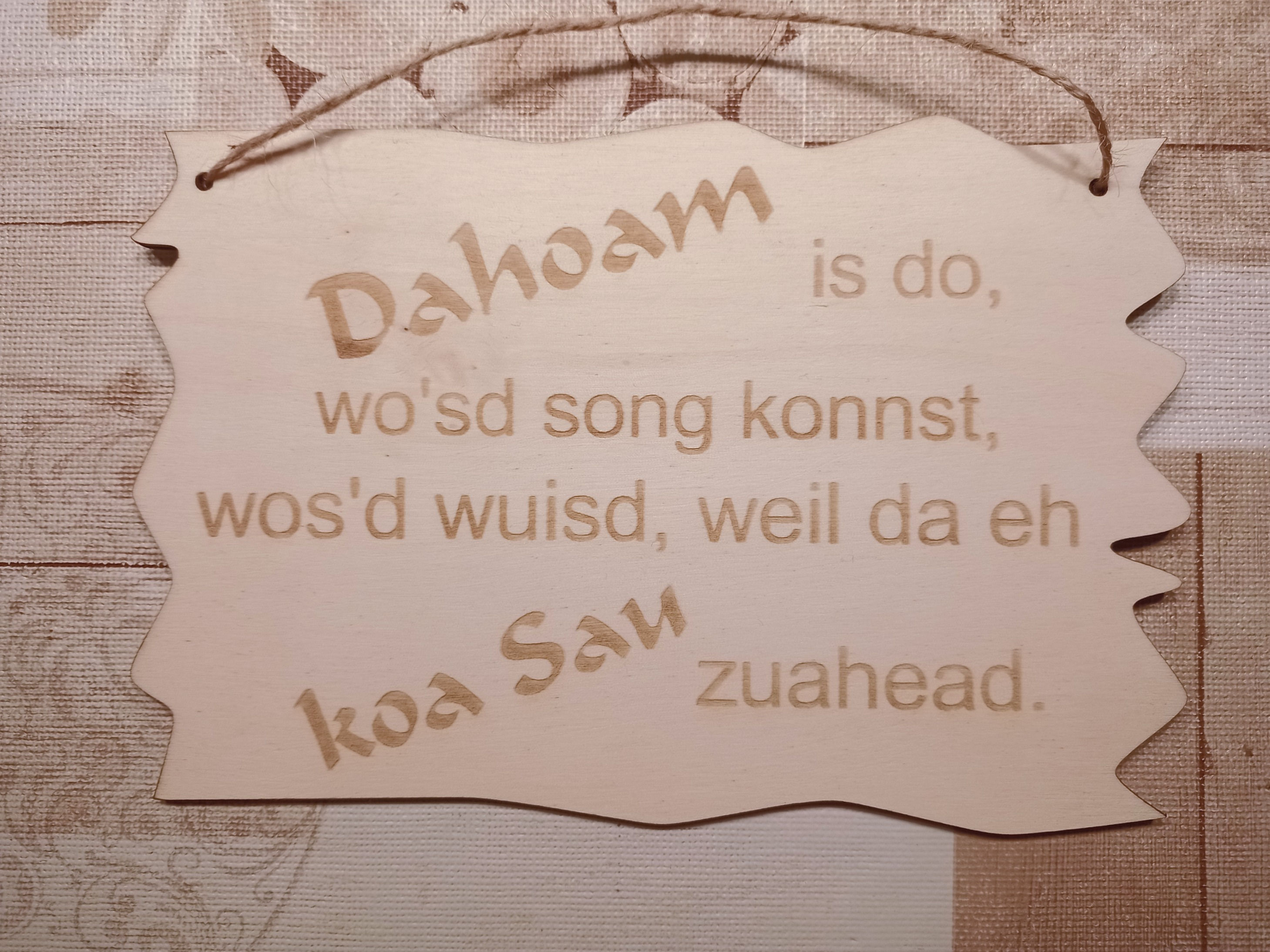 Spruchschild: Dahoam is do, wo'sd song konnst, wos'd wuisd...