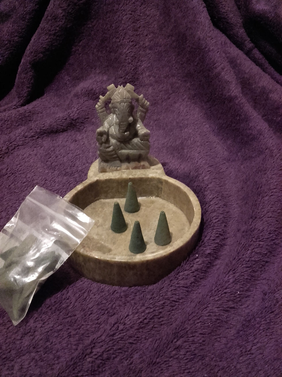 Miniatura: Ganesha Mármol Marrón Base Circular