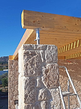 Ξύλινη πέργκολα μεταβλητού ύψους