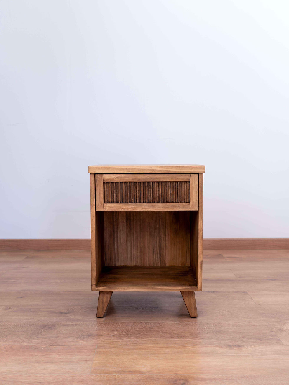 Miniatura: Mesita de noche madera
