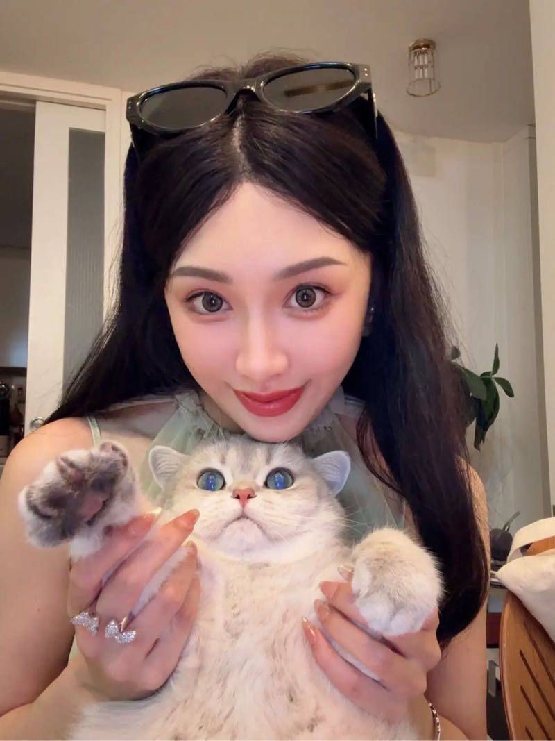 周晓雨高端商务模特工作室｜模特预约 logo