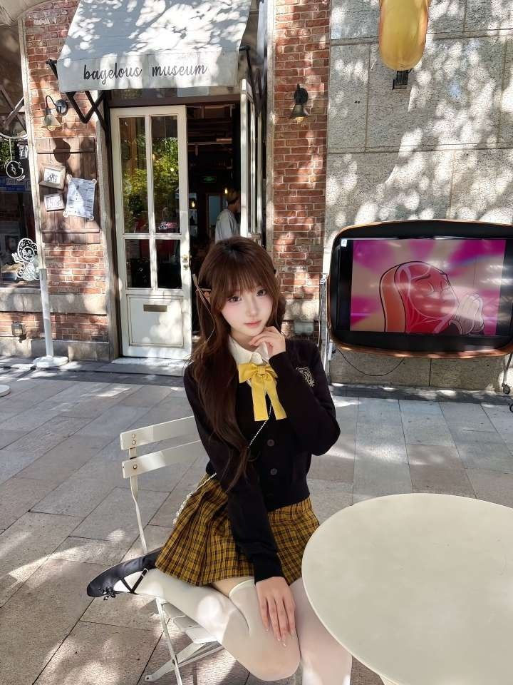 Gold Black Elegant Star Logo (1080 x 1080 像素) (1080 x 1920 像素).jpg