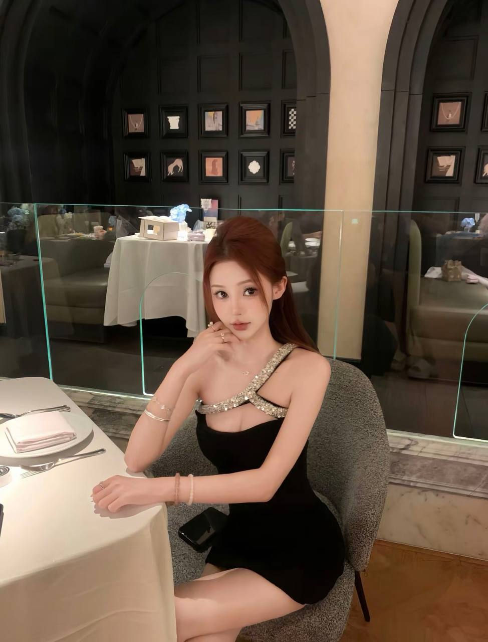 周晓雨高端商务模特工作室｜模特预约 LOGO