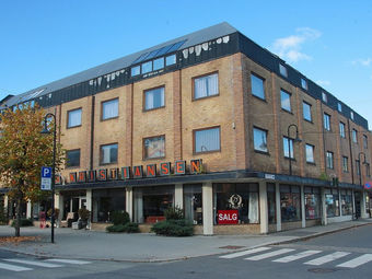 80 ÅR MED SOFATJENESTE