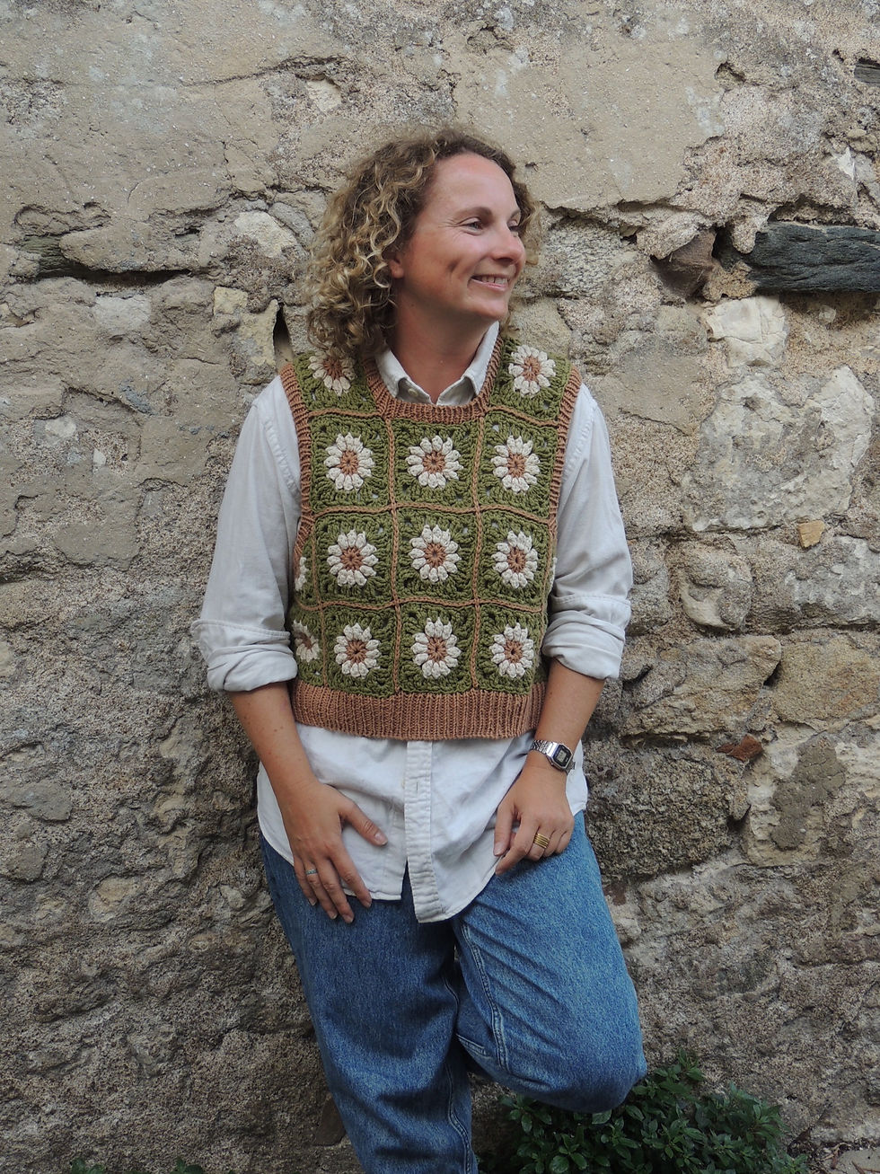 Thumbnail: Daisy vest - ready to send