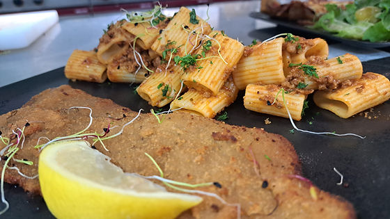 escalope milanaise et rigatoni bolognaises