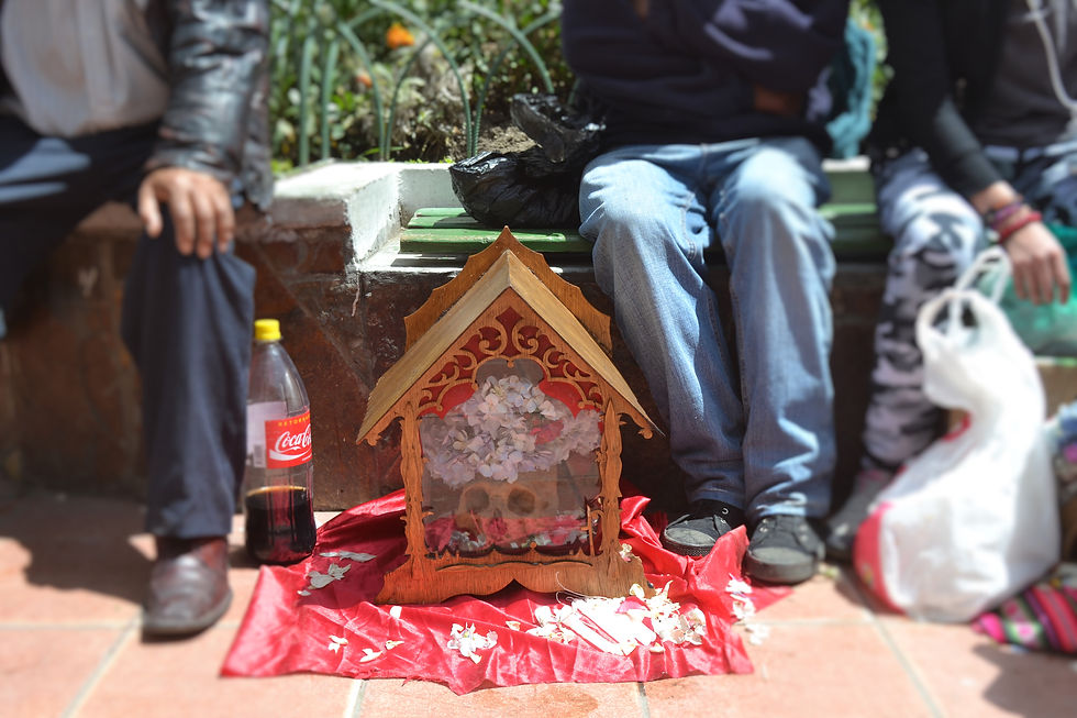 Ñatitas en el Cementerio General